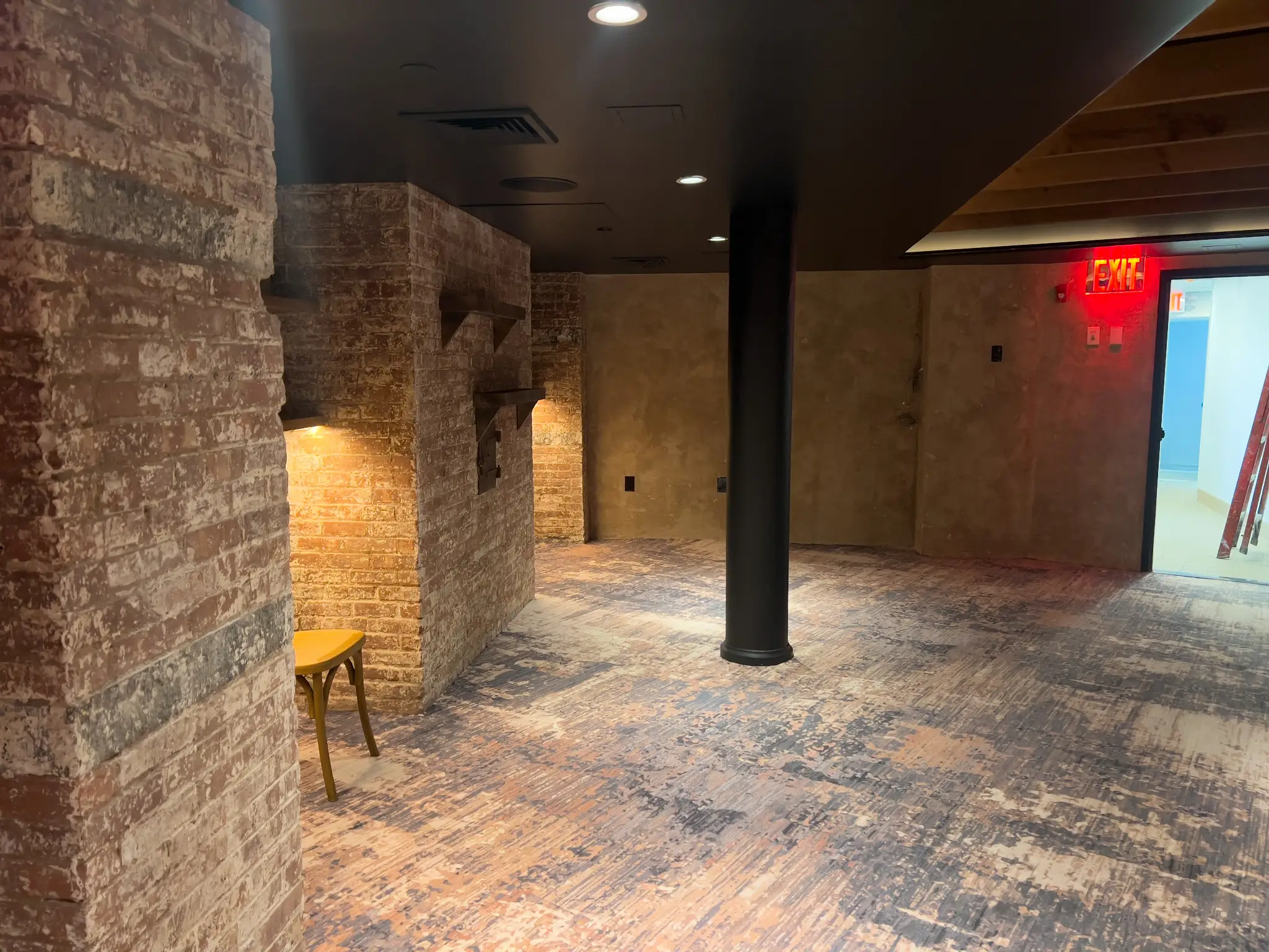 Forge — back dining room with smooth lime plaster walls